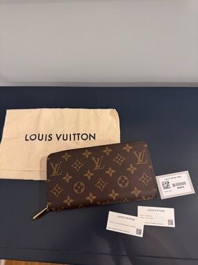 Louis Vuitton Zippy Monogram Wallet
